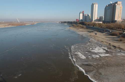 净水器 家庭应对水污染挑战的即时防线